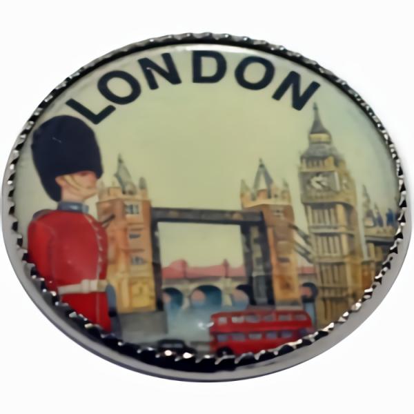 London Button W/ Bridge And Bobby Sz 3/4"  |   Novelty Places Buttons Novelty Buttons Novelty Places Buttons